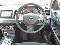 運転席(クリックで拡大)